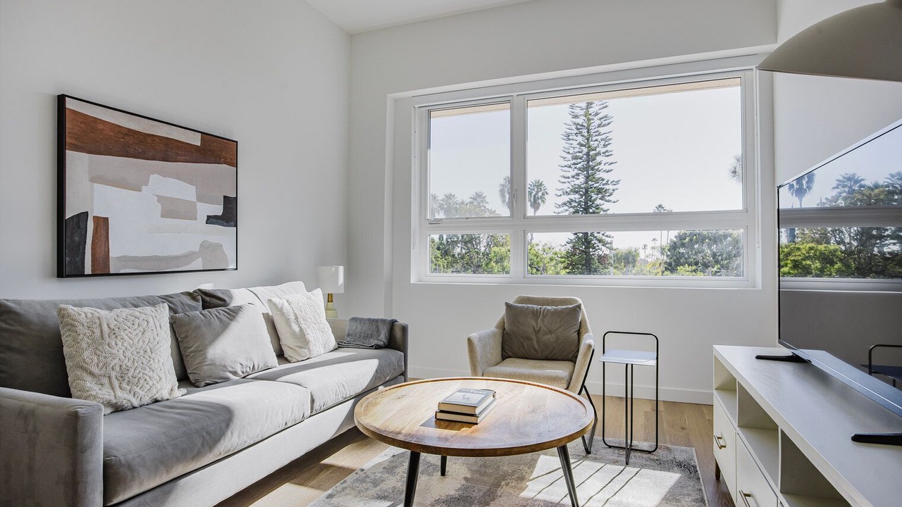 Photo of Livingroom in Mid-Wilshire