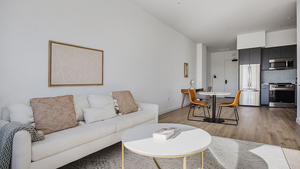 Photo of Livingroom in Greater Wilshire - Hancock Park