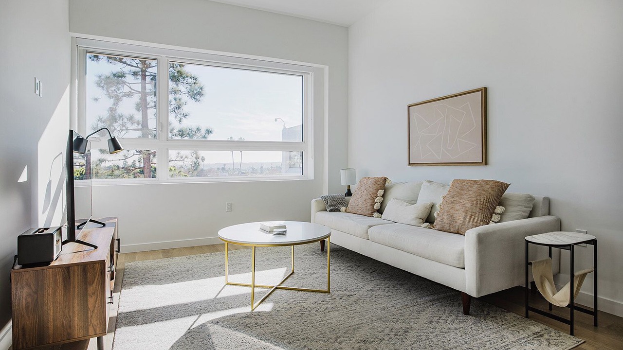 Photo of Livingroom in Greater Wilshire - Hancock Park