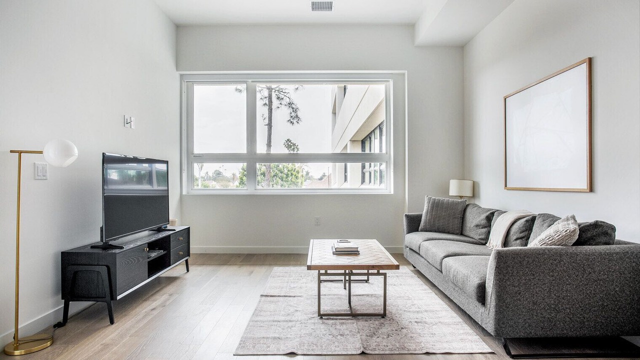 Photo of Livingroom in Greater Wilshire - Hancock Park