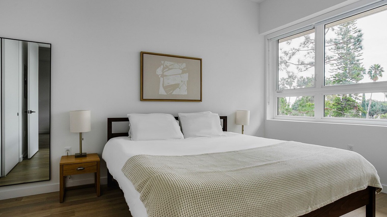 Photo of Bedroom in Greater Wilshire - Hancock Park