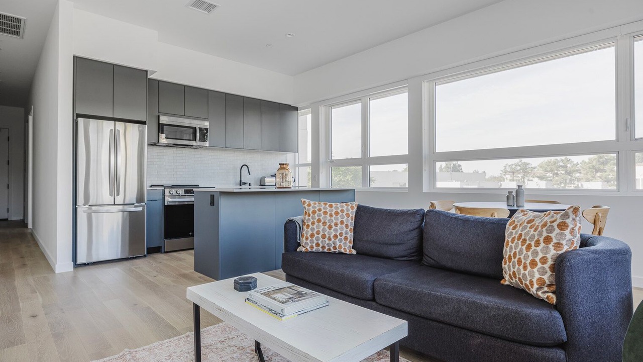 Photo of Livingroom in Greater Wilshire - Hancock Park