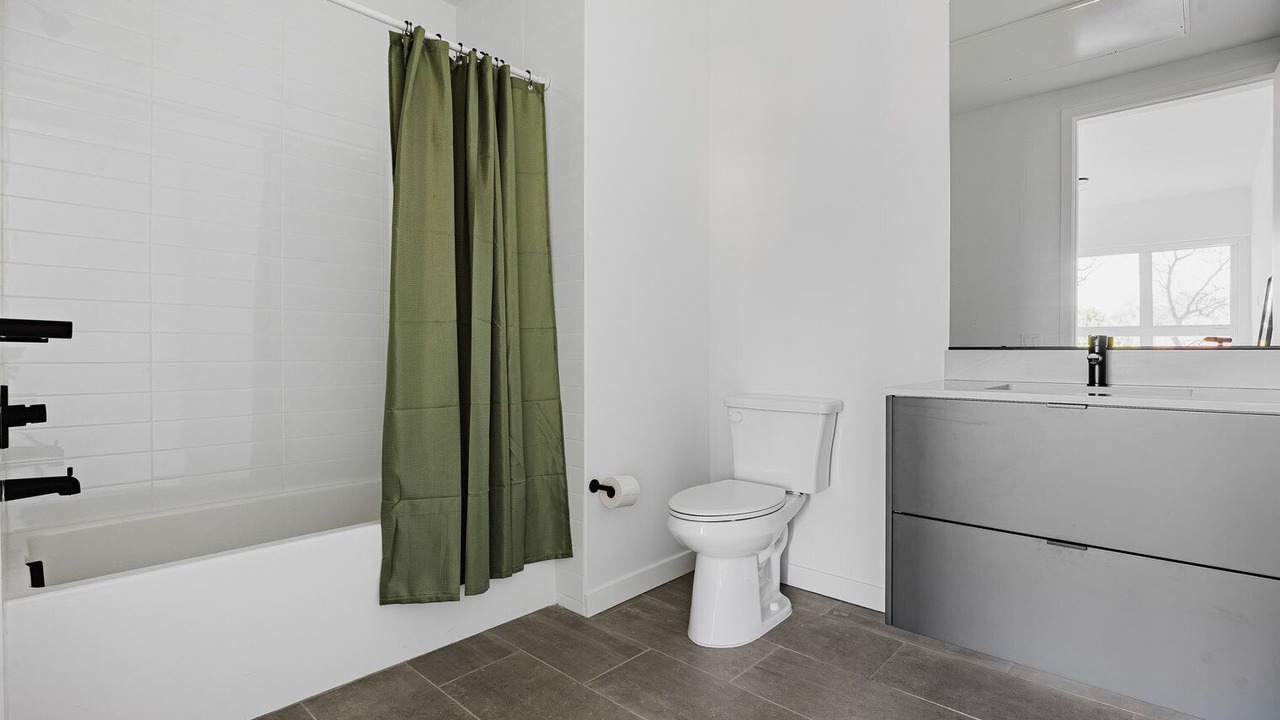 Photo of Bathroom in Greater Wilshire - Hancock Park