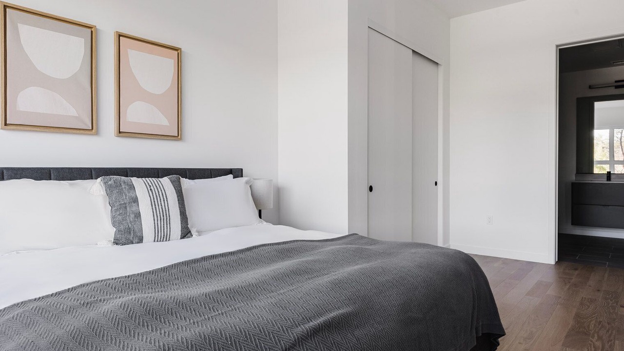 Photo of Bedroom in Greater Wilshire - Hancock Park