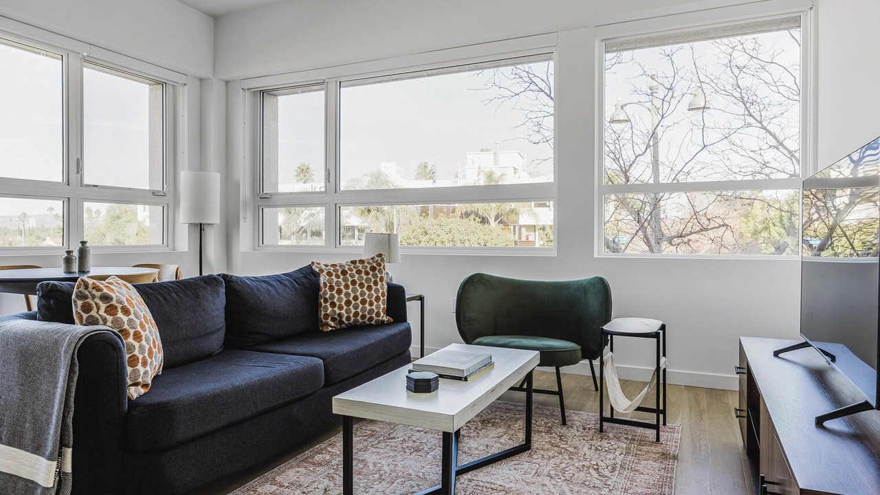 Photo of Livingroom in Greater Wilshire - Hancock Park