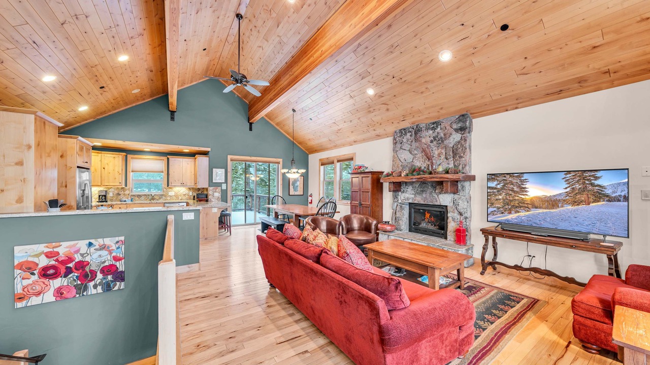 Photo of Livingroom in Tahoma