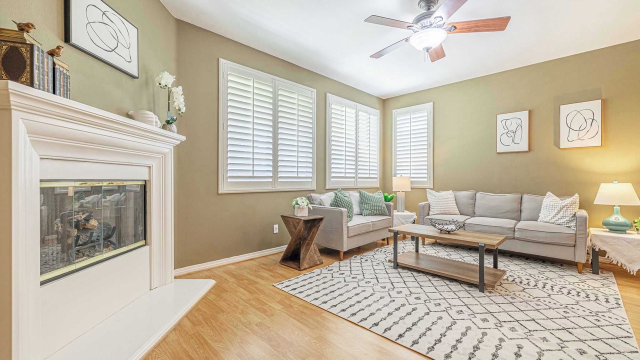 Photo of Livingroom in Palmdale