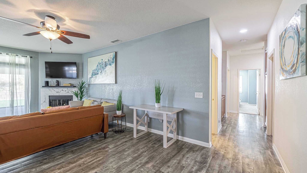 Photo of Livingroom in Palmdale