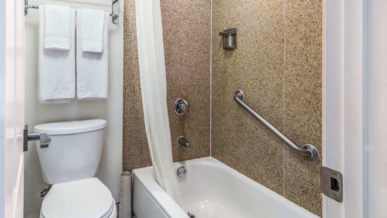Photo of Bathroom in Alamitos Beach