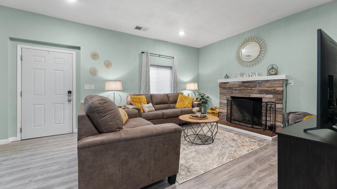 Photo of Livingroom in Springville