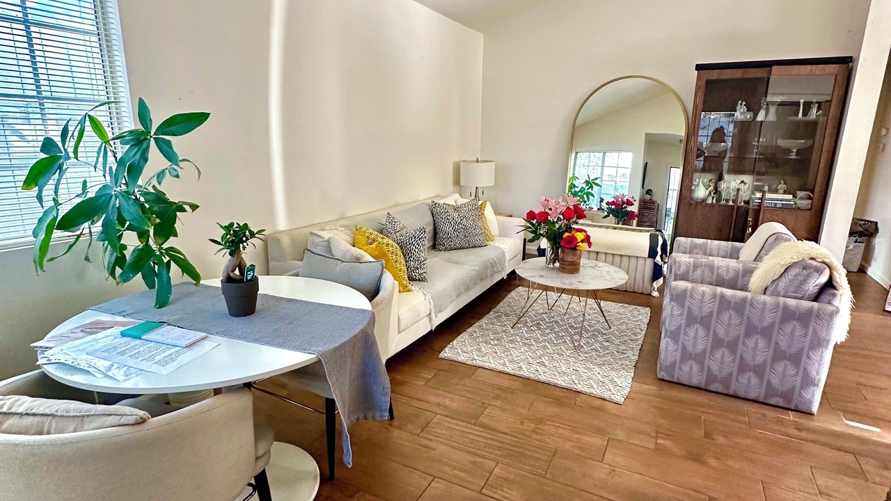 Photo of Livingroom in Sunland-Tujunga