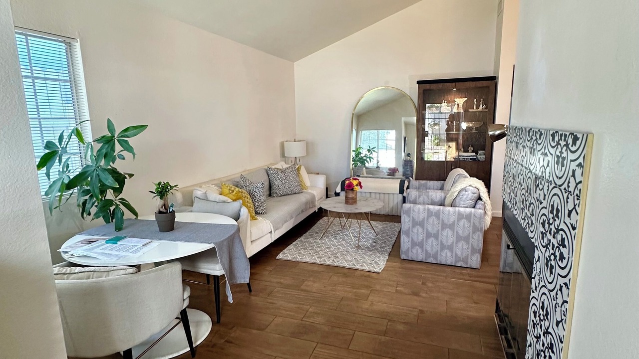 Photo of Livingroom in Sunland-Tujunga