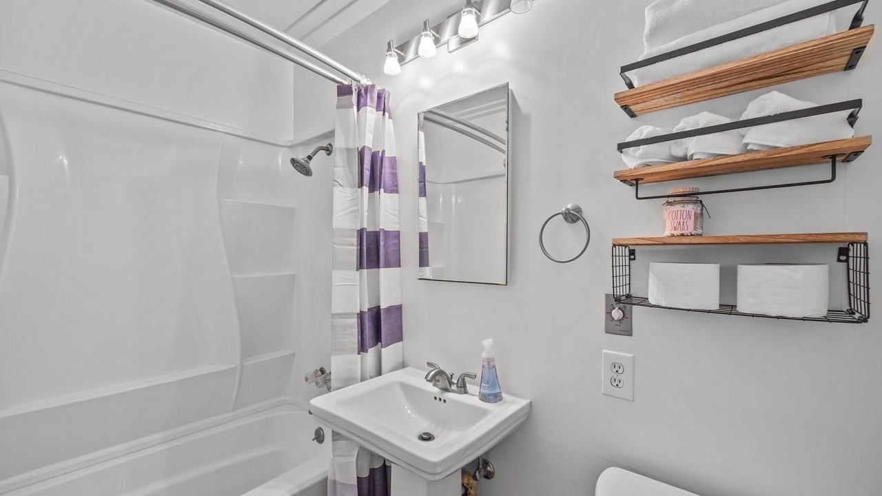 Photo of Bathroom in Belmont Shore