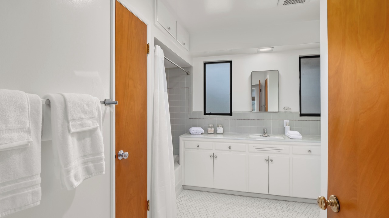 Photo of Bathroom in Raisin