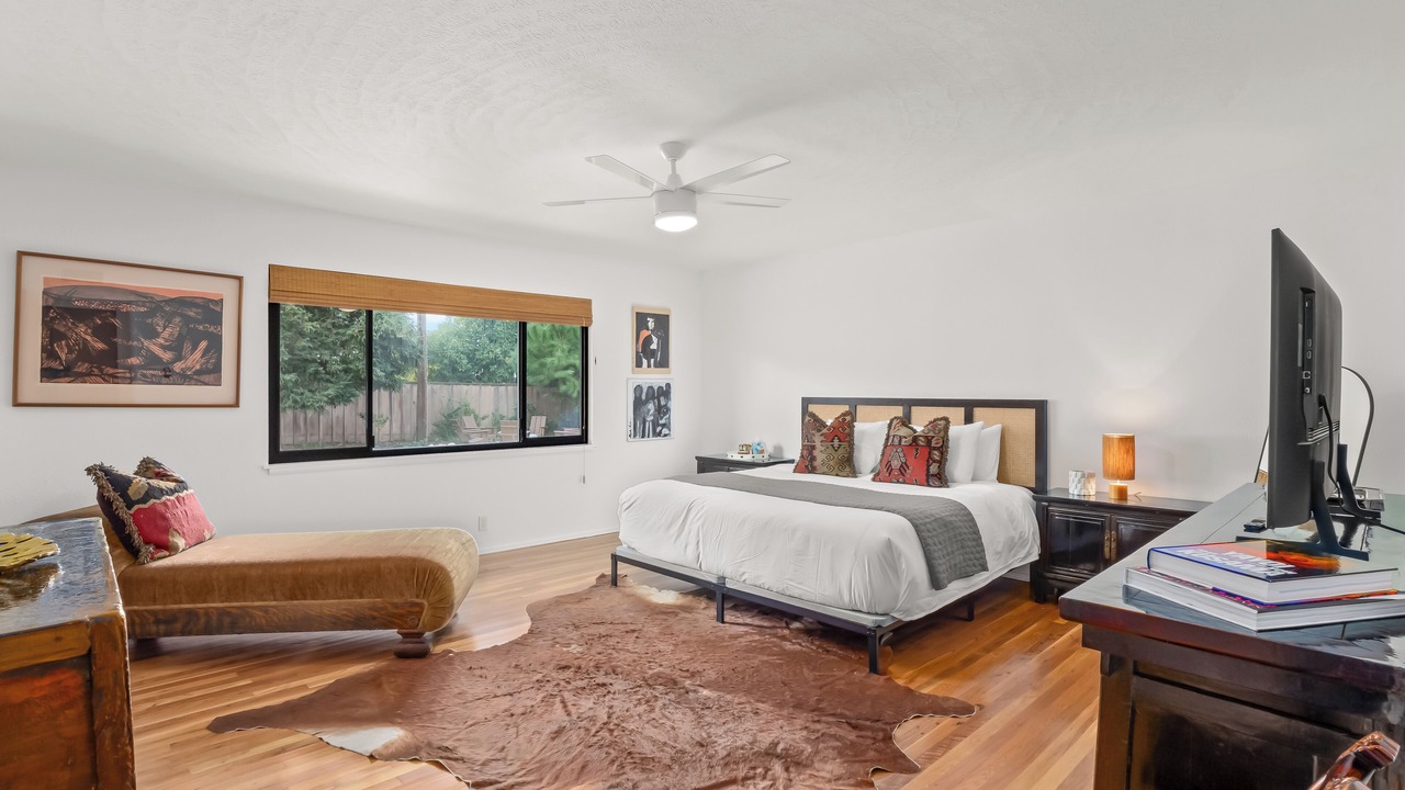 Photo of Bedroom in Raisin