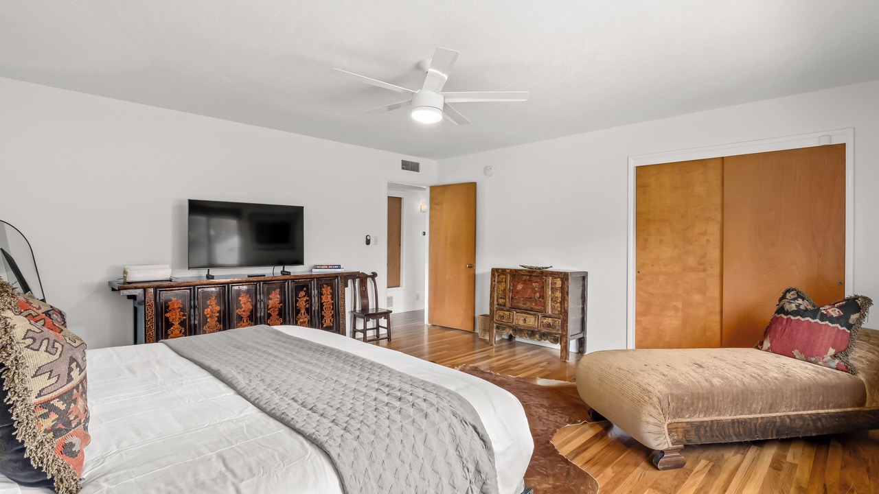 Photo of Bedroom in Raisin