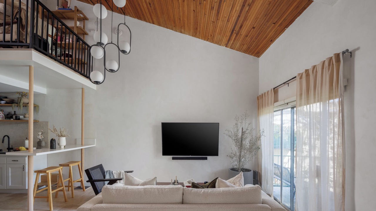Photo of Livingroom in Encino