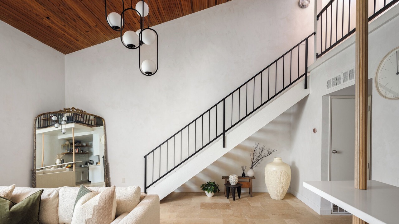 Photo of Livingroom in Encino