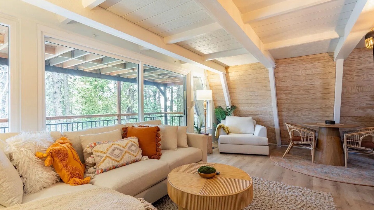 Photo of Livingroom in Crestline