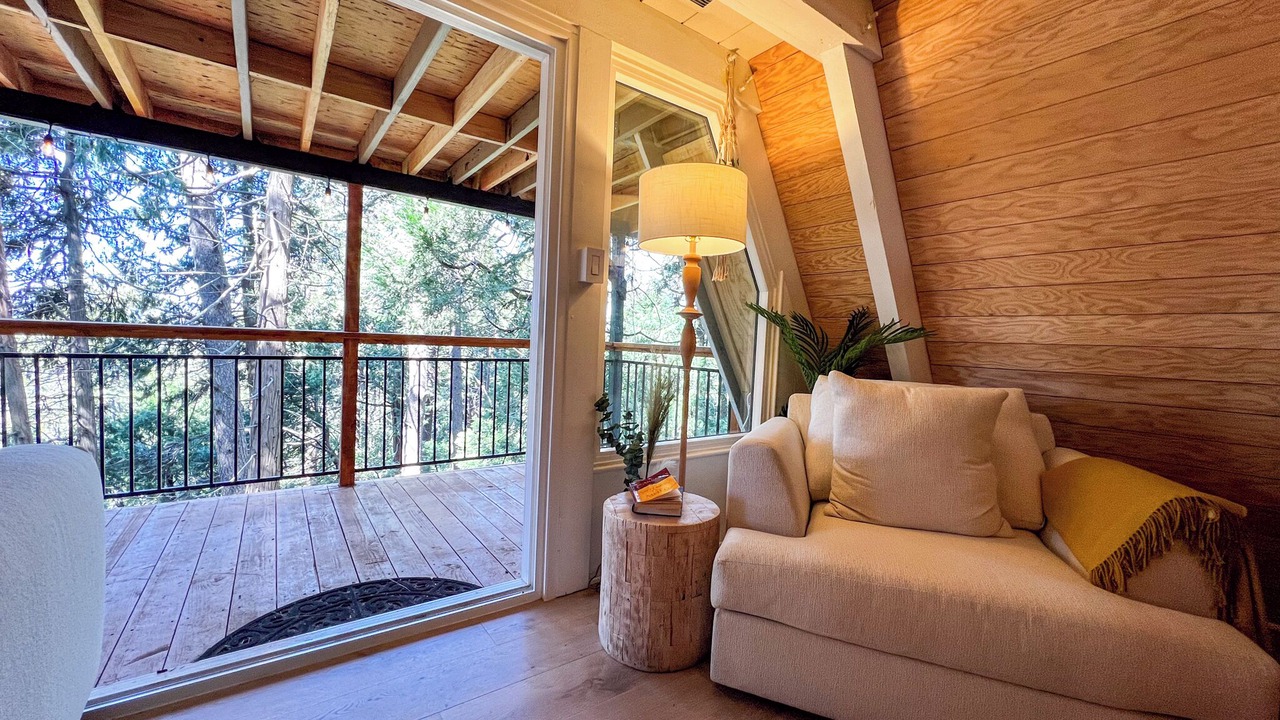 Photo of Livingroom in Crestline