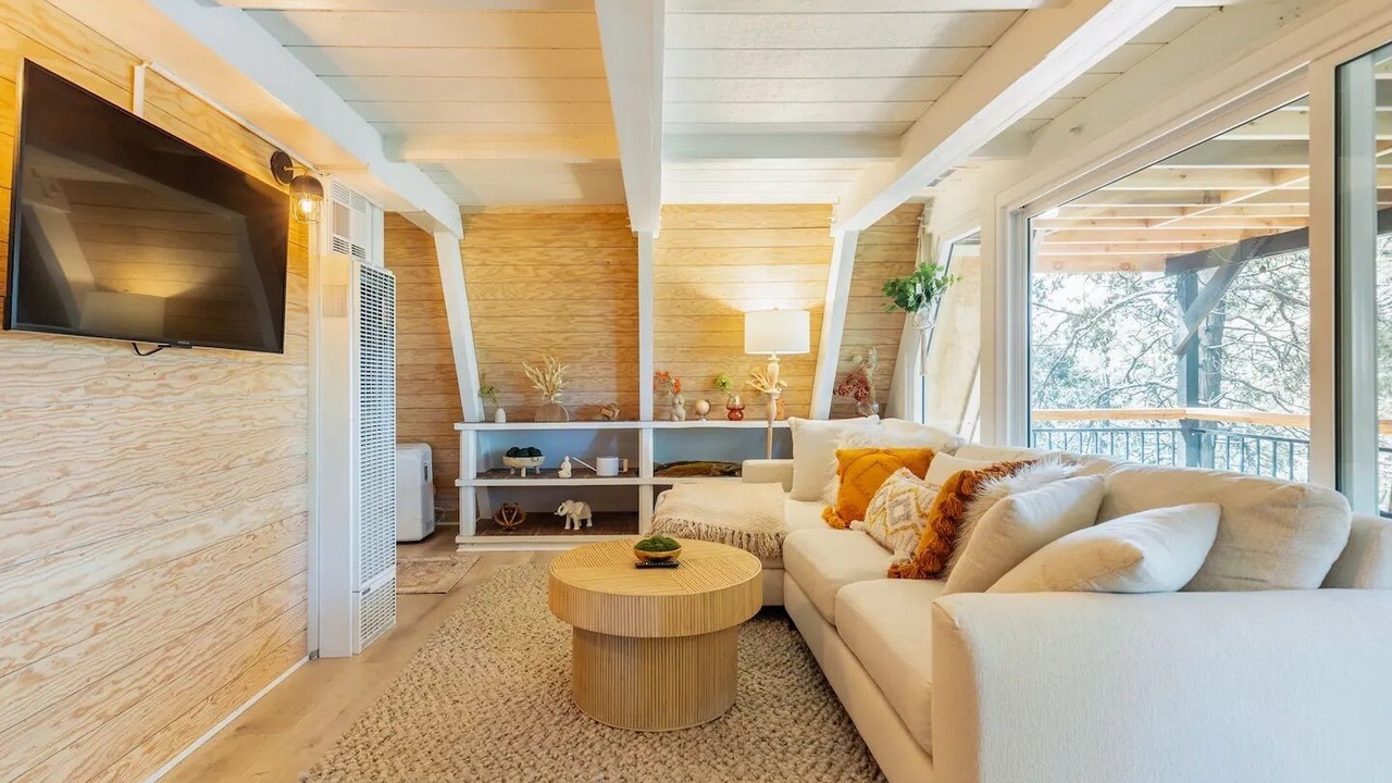 Photo of Livingroom in Crestline