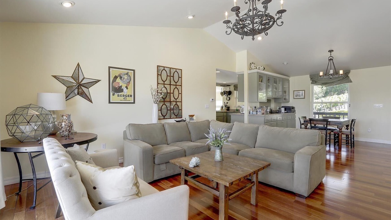 Photo of Livingroom in Napa