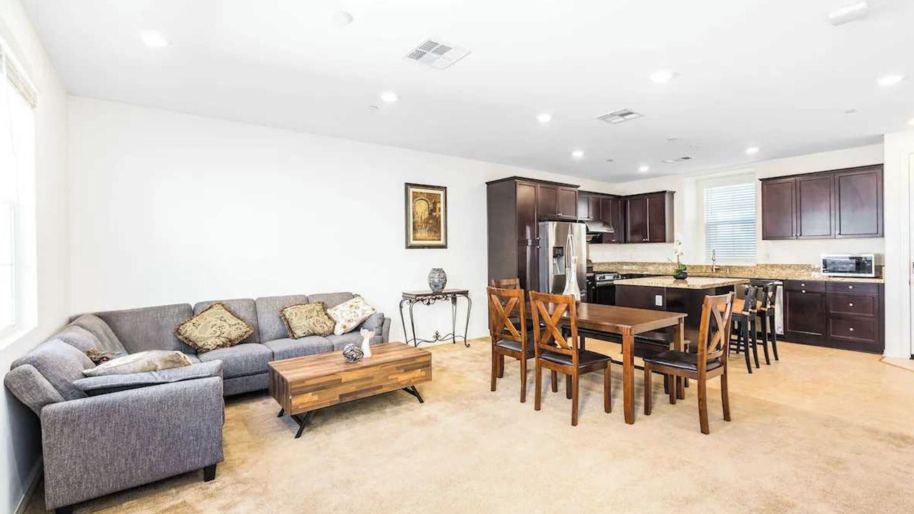 Photo of Livingroom in Eastvale Downs