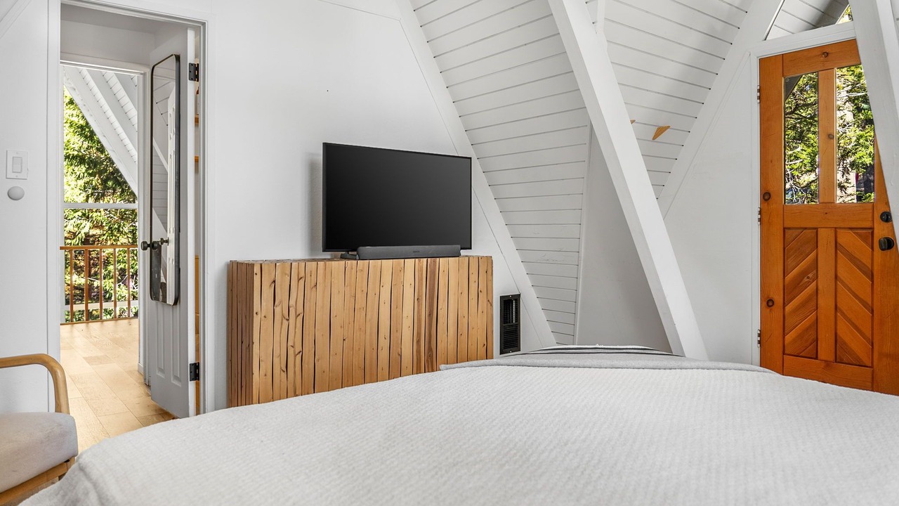 Photo of Bedroom in Lake Arrowhead