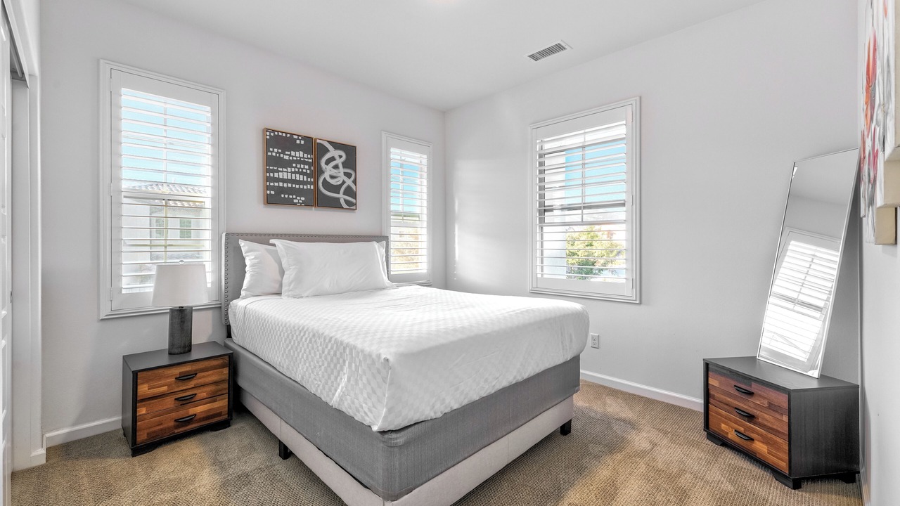Photo of Bedroom in Lake Forest