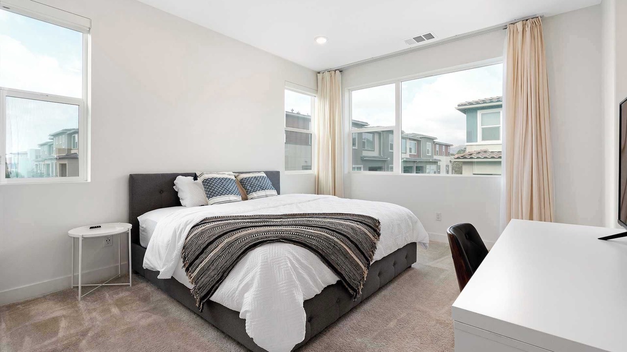 Photo of Bedroom in Lake Forest