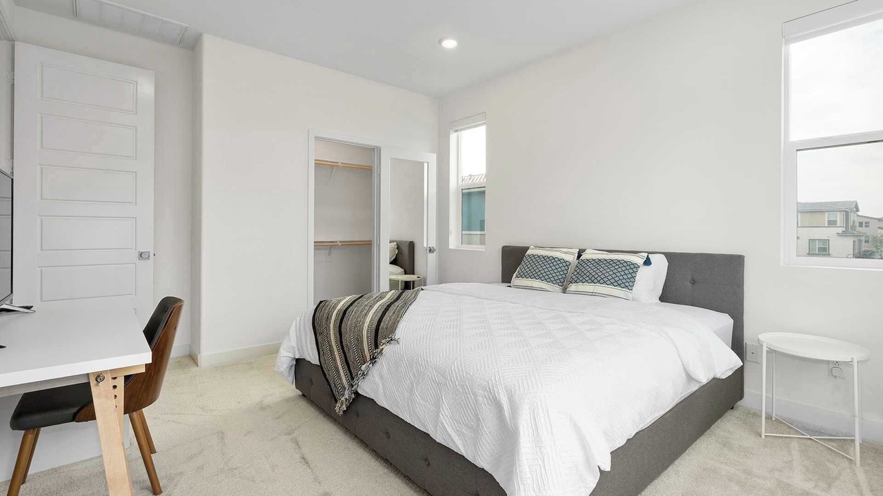 Photo of Bedroom in Lake Forest