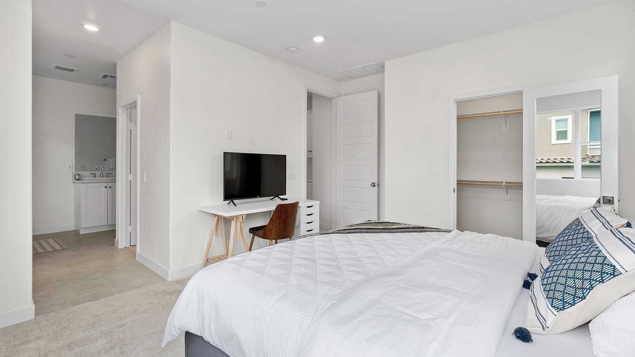 Photo of Bedroom in Lake Forest