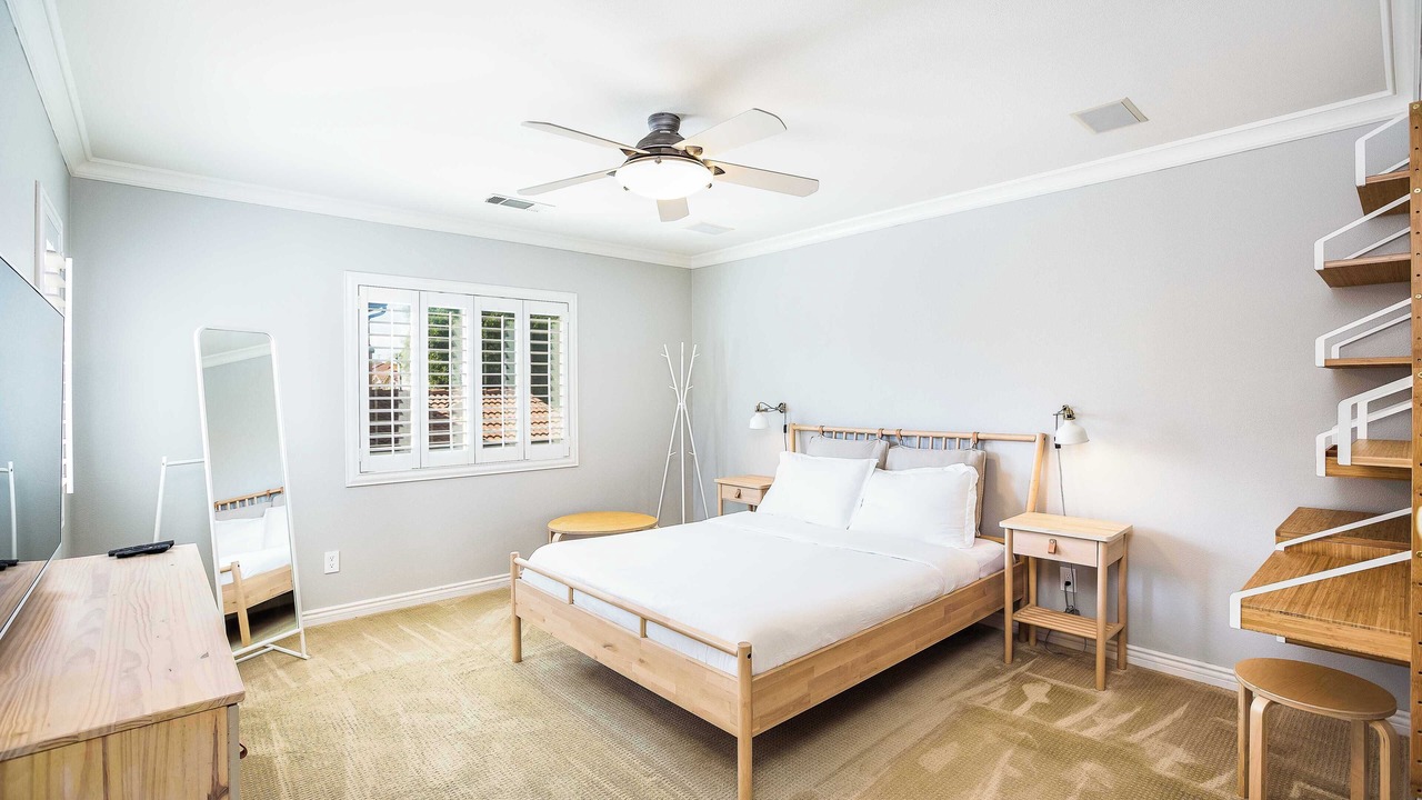Photo of Bedroom in Lower Peters Canyon