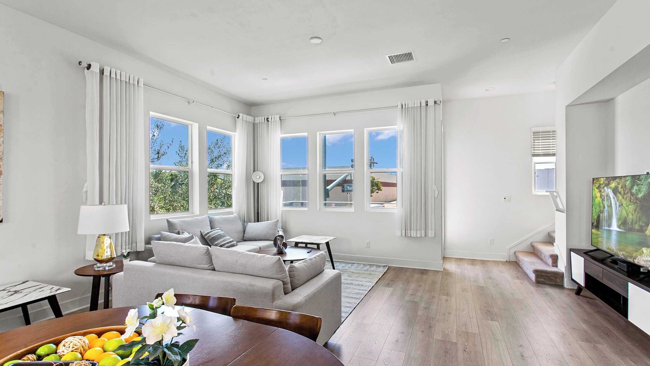 Photo of Livingroom in Platinum Triangle