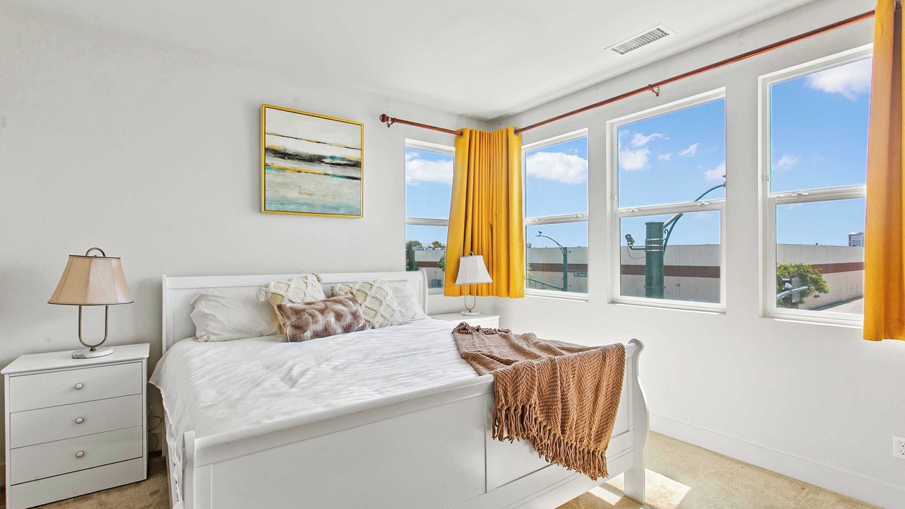 Photo of Bedroom in Platinum Triangle