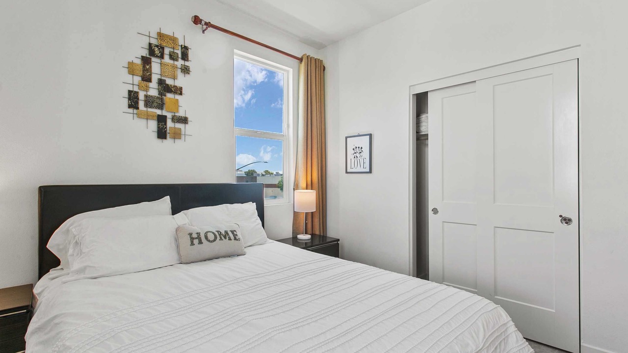 Photo of Bedroom in Platinum Triangle