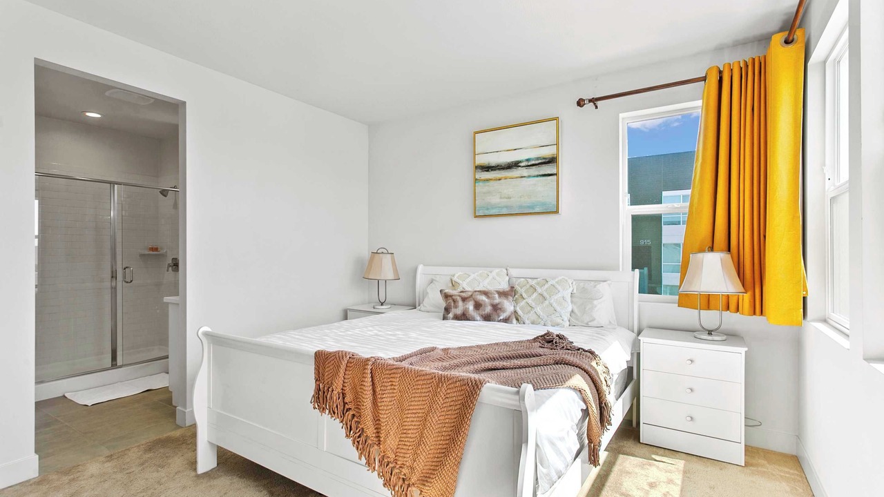 Photo of Bedroom in Platinum Triangle