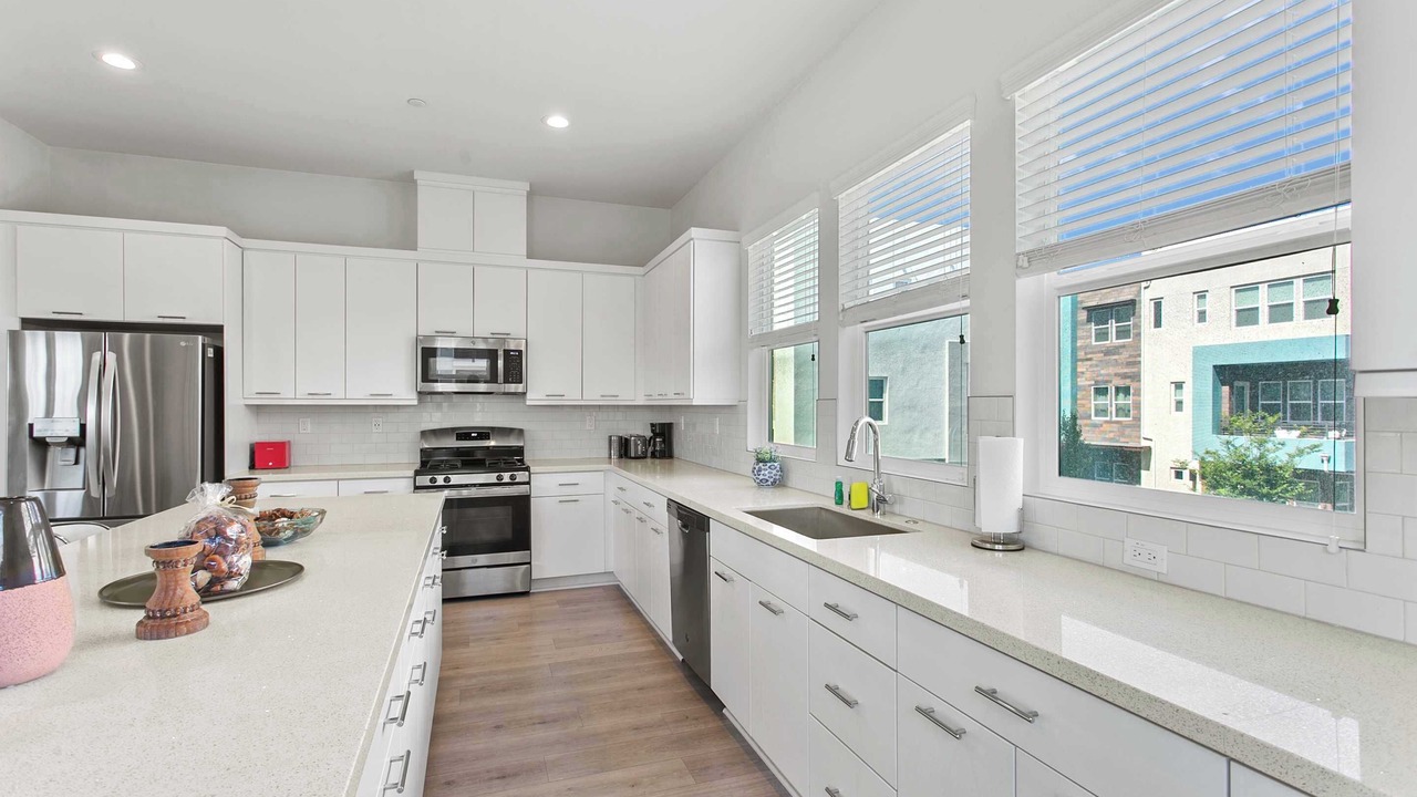 Photo of Kitchen in Platinum Triangle