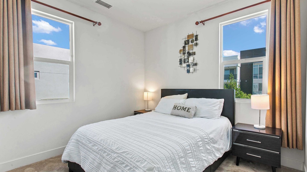 Photo of Bedroom in Platinum Triangle