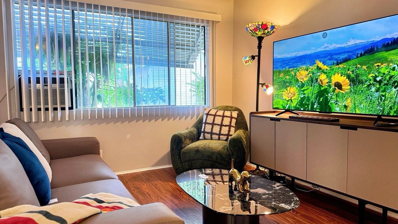Photo of Livingroom in Mid Central