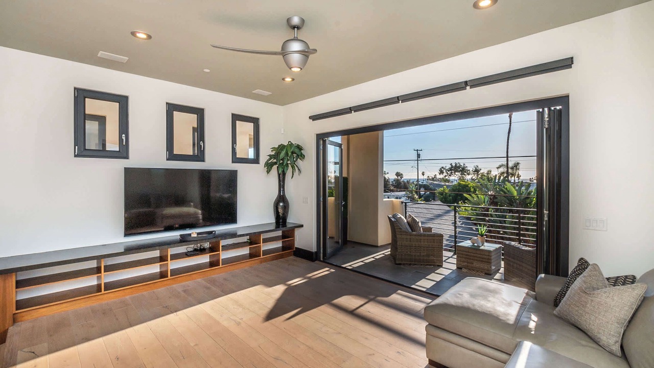 Photo of Livingroom in South Oceanside