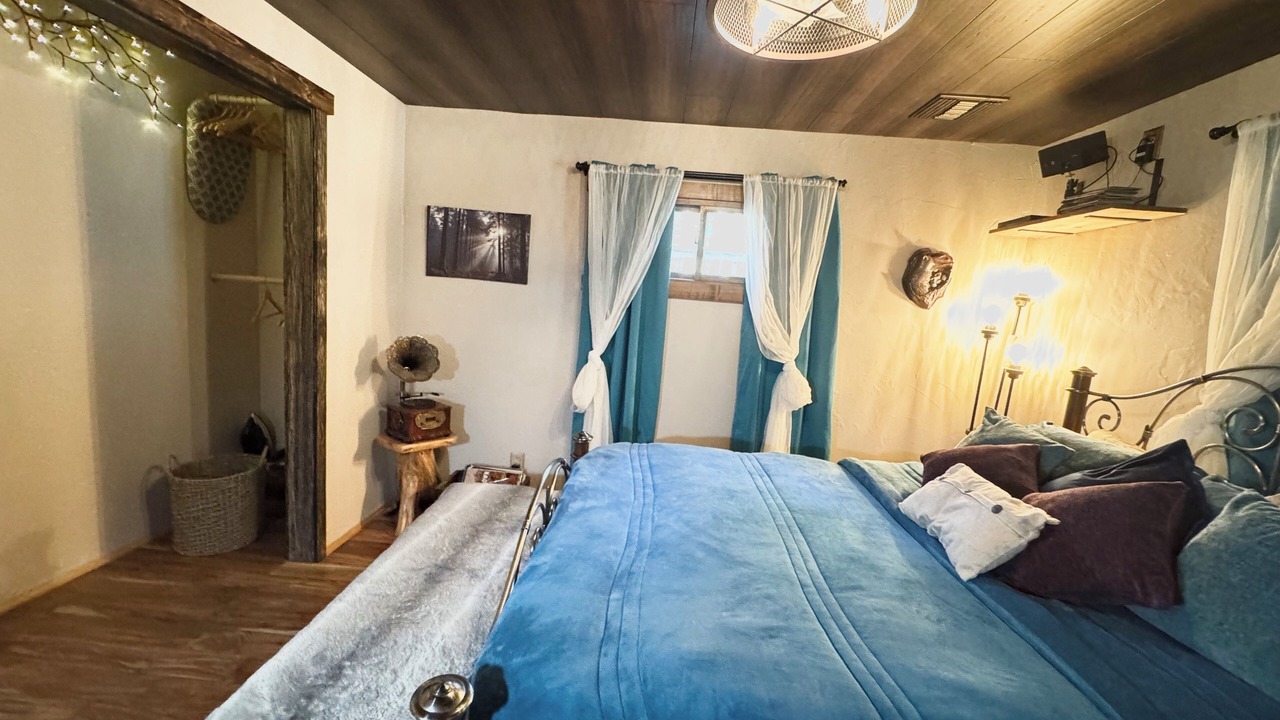 Photo of Bedroom in Wrightwood