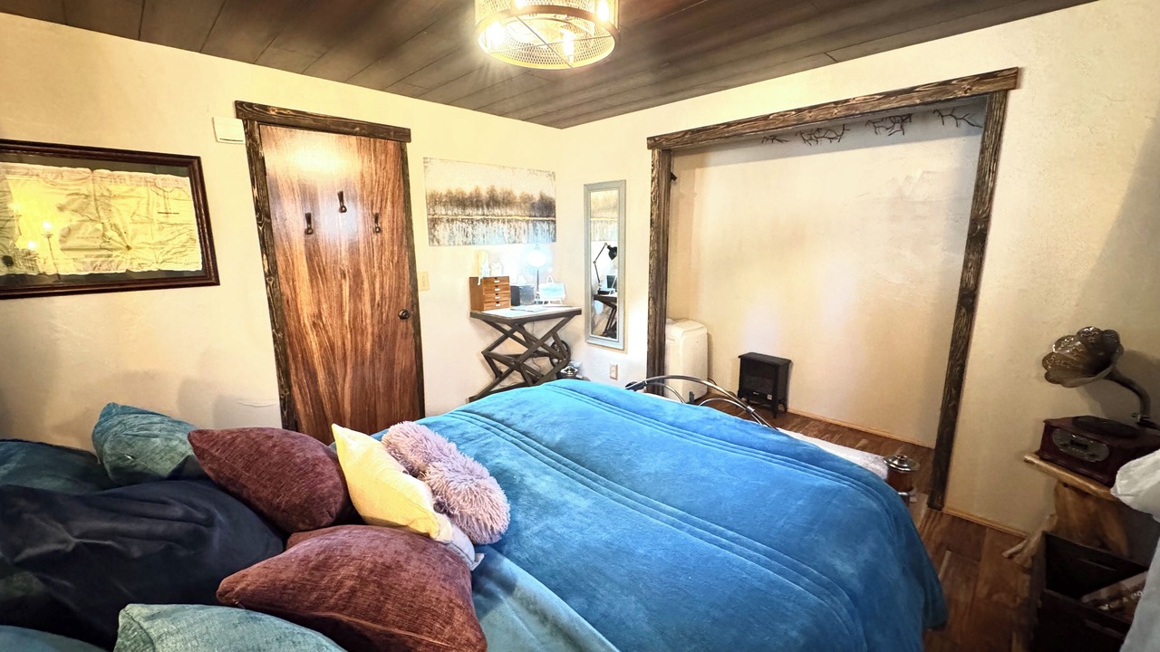 Photo of Bedroom in Wrightwood