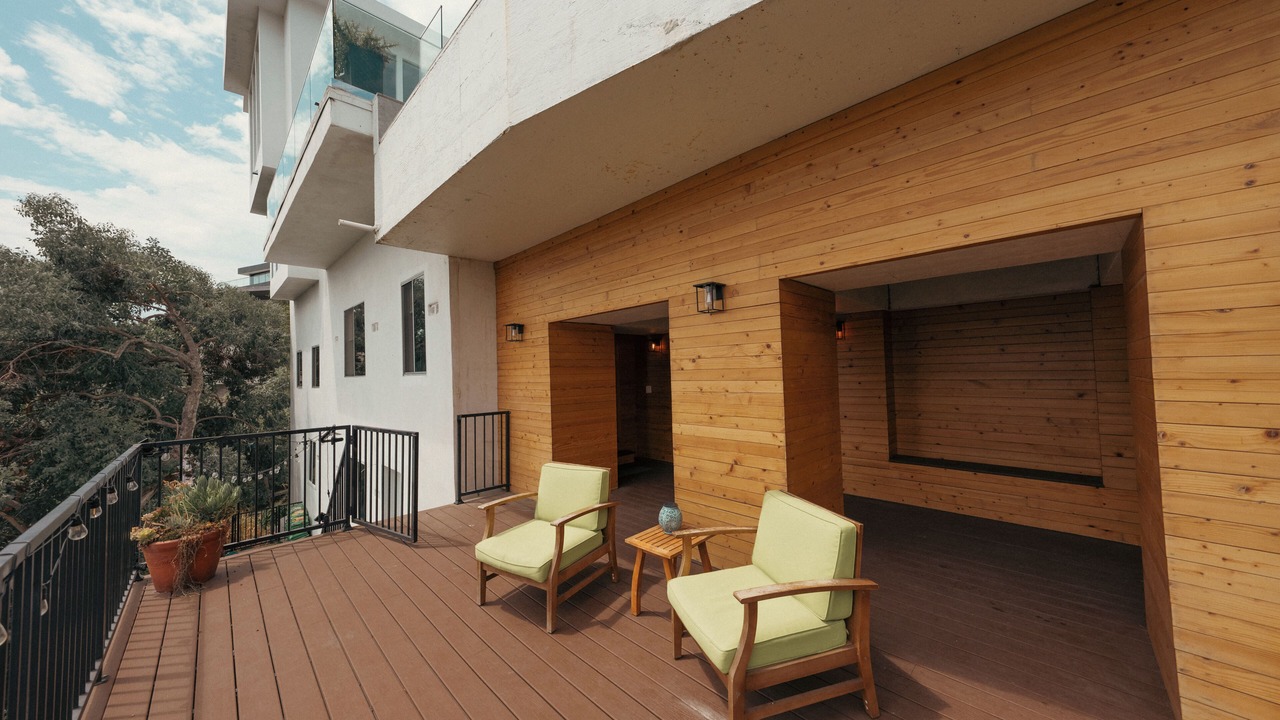 Photo of Patio Balcony in Hollywood Hills West