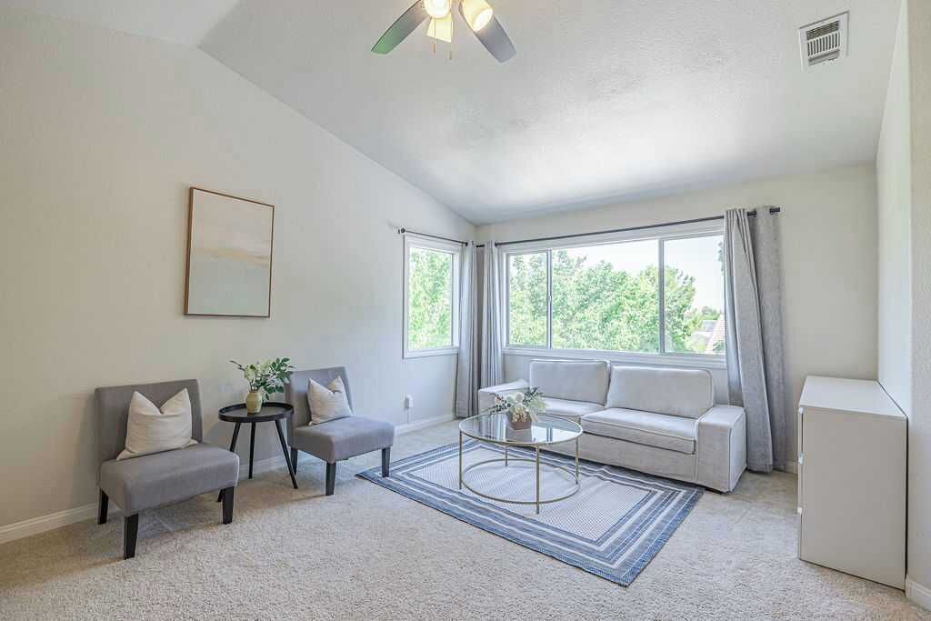 Photo of Livingroom in Palmdale