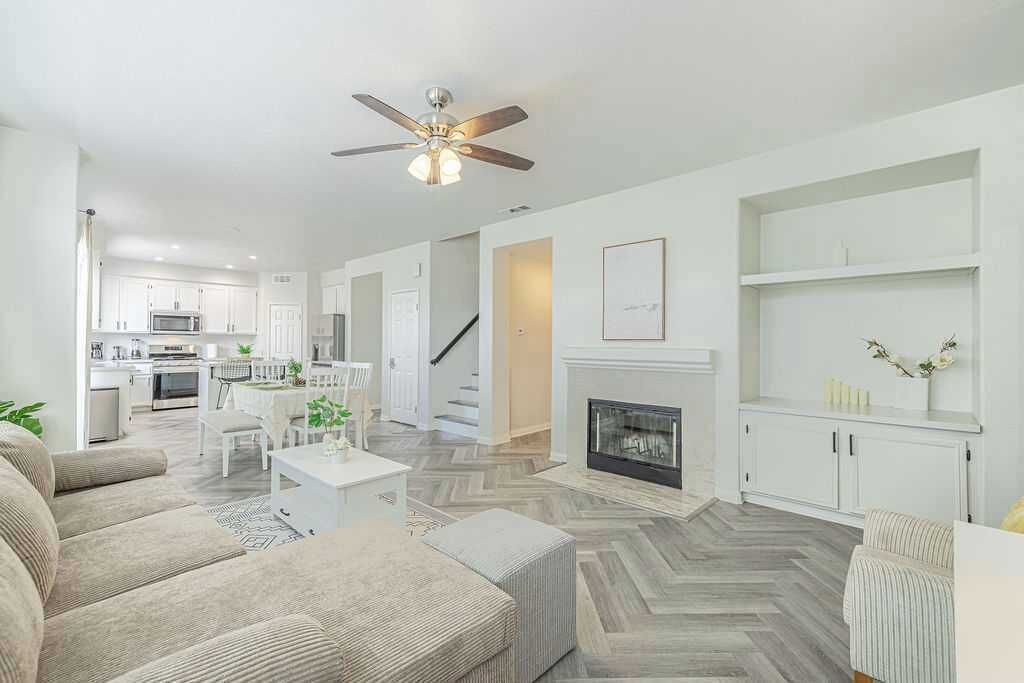 Photo of Livingroom in Palmdale