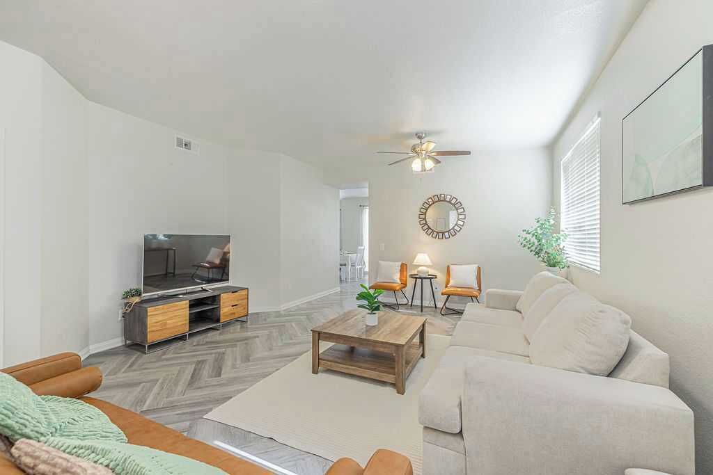 Photo of Livingroom in Palmdale