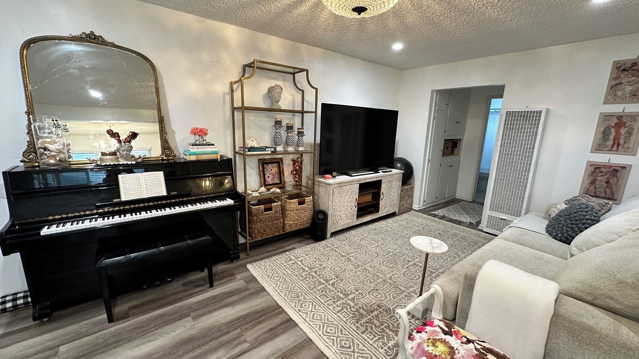 Photo of Livingroom in North Redondo
