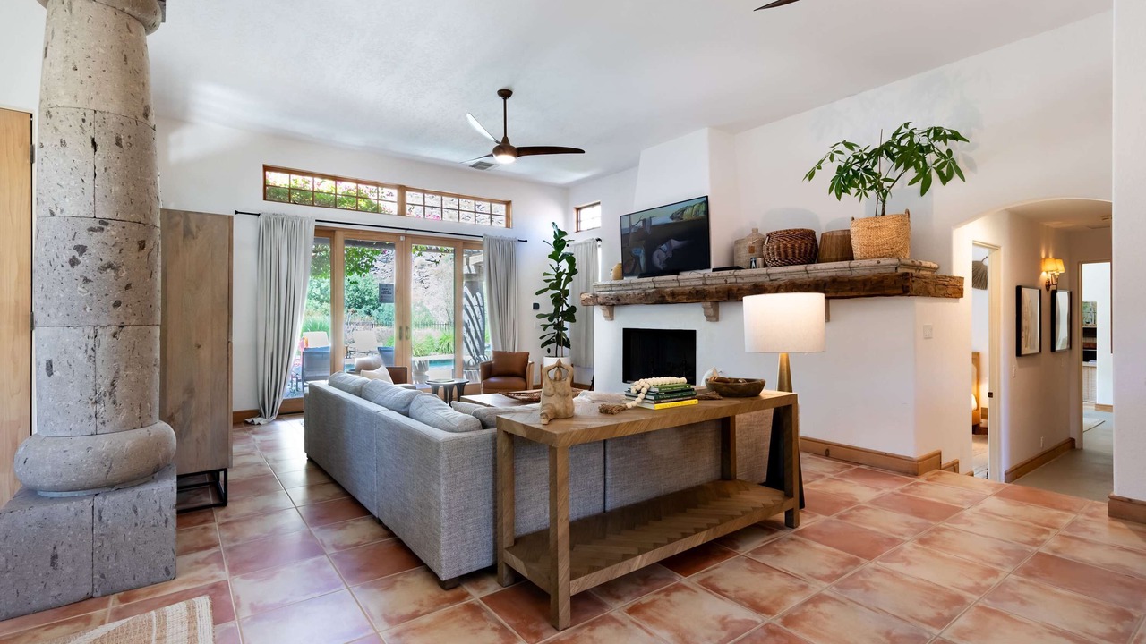 Photo of Livingroom in Historic Tennis Club