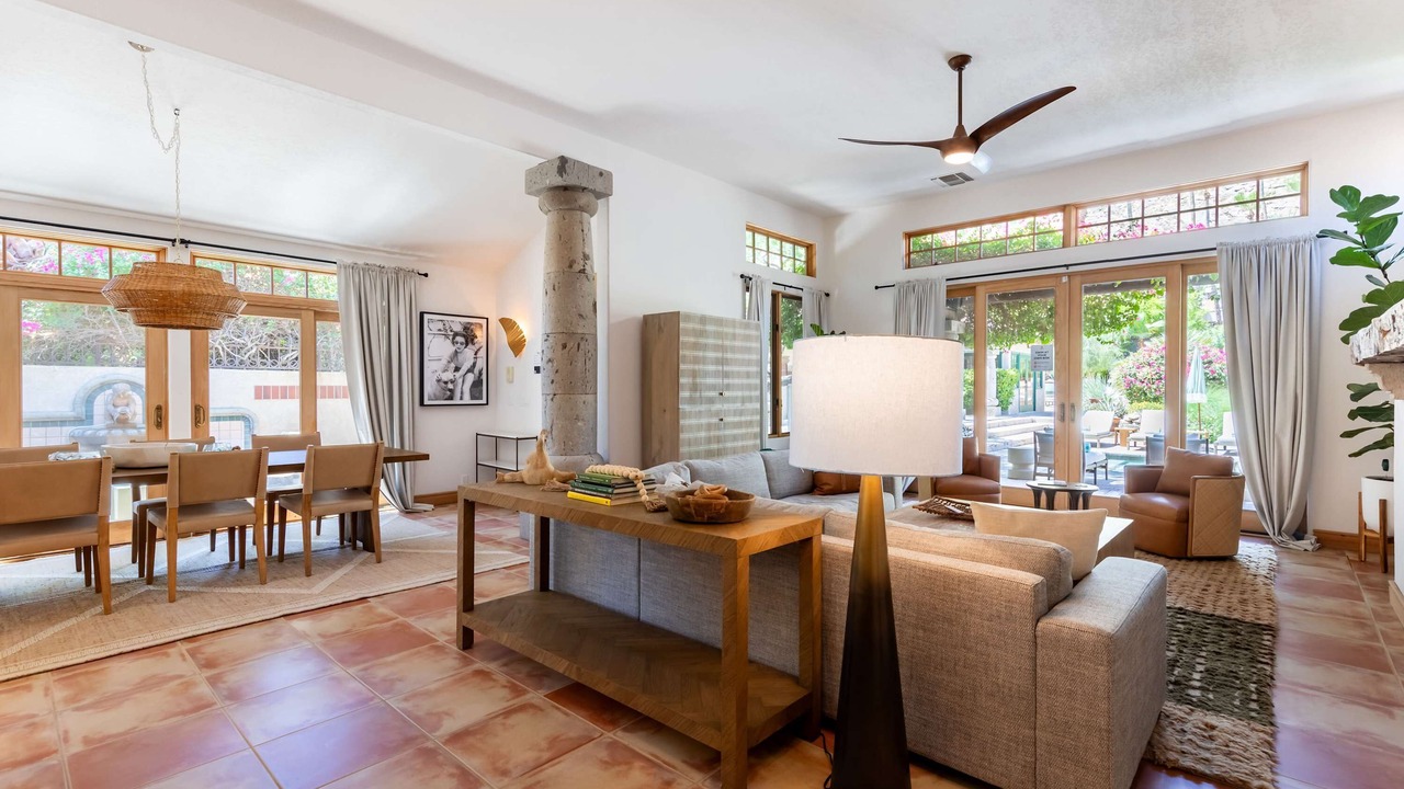 Photo of Livingroom in Historic Tennis Club